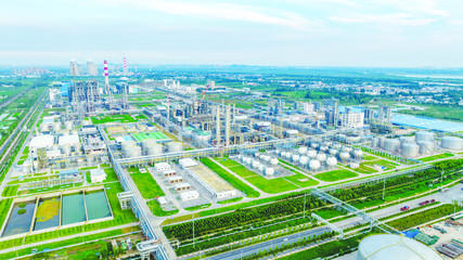 打造新型“工業(yè)航母” 石油石化的強(qiáng)國之路